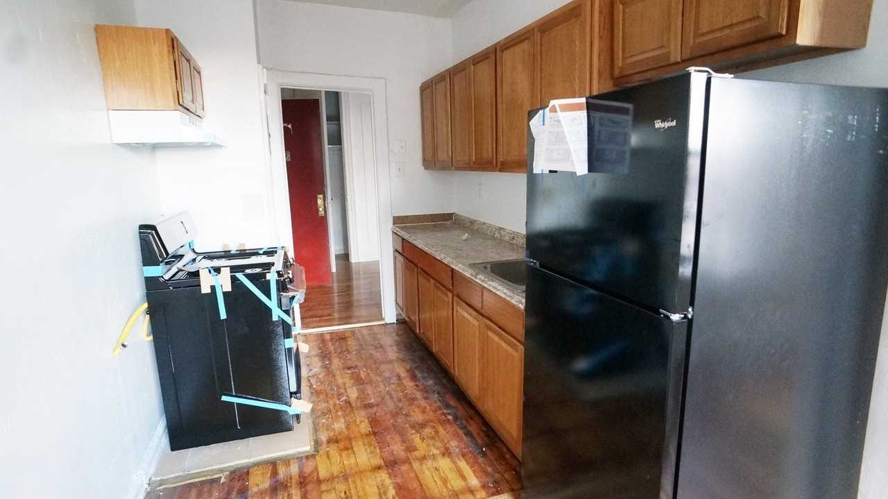 2122 Tiebout Ave #1E - Photo 3 of 3