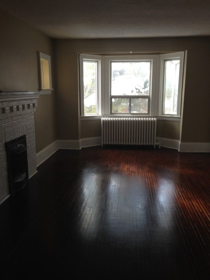 297 Crawford St - Photo 3 of 5