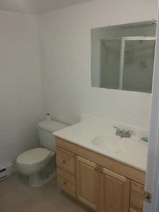 982 Uxbridge Crescent - Photo 2 of 4