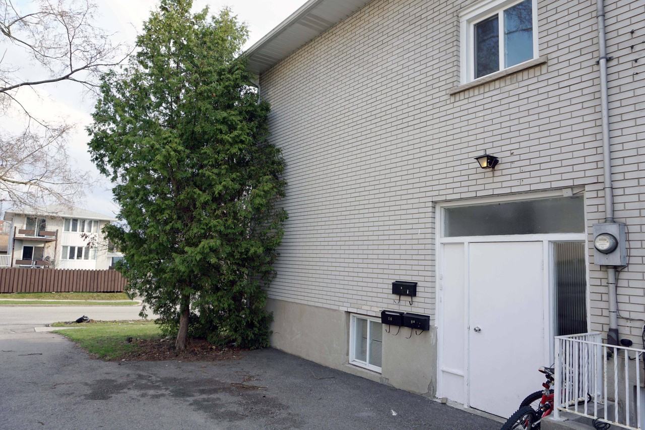 24 Austin Dr #2 - Photo 3 of 10