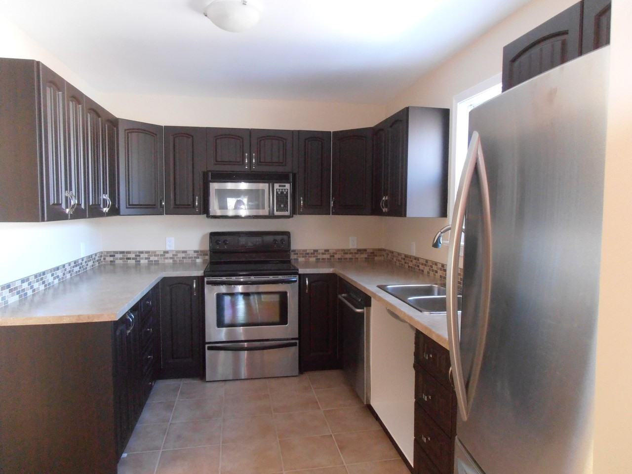 882 Smyth Rd - Photo 2 of 6