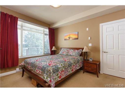 866 Goldstream Ave - Photo 2 of 3