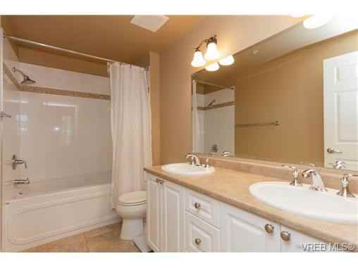 866 Goldstream Ave - Photo 3 of 3