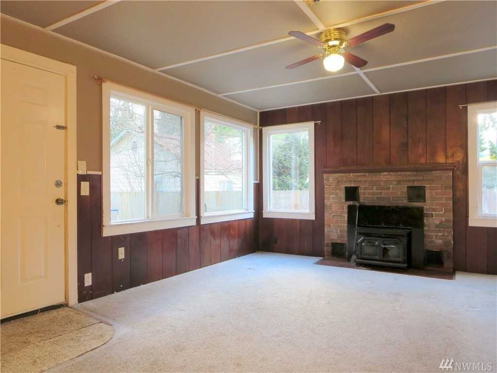 923 Chambers St SE #1 - Photo 2 of 9