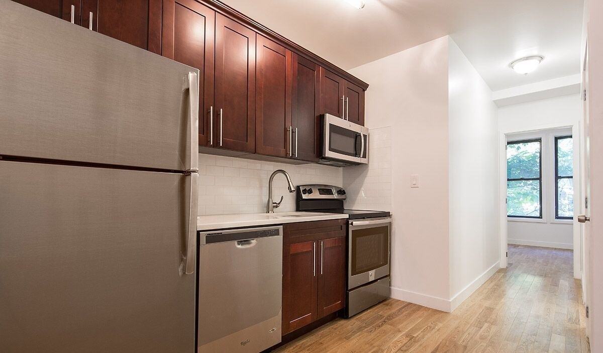 404 7th Ave - Photo 2 of 4