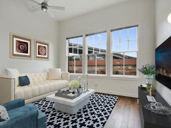 1111 S Peters St #212