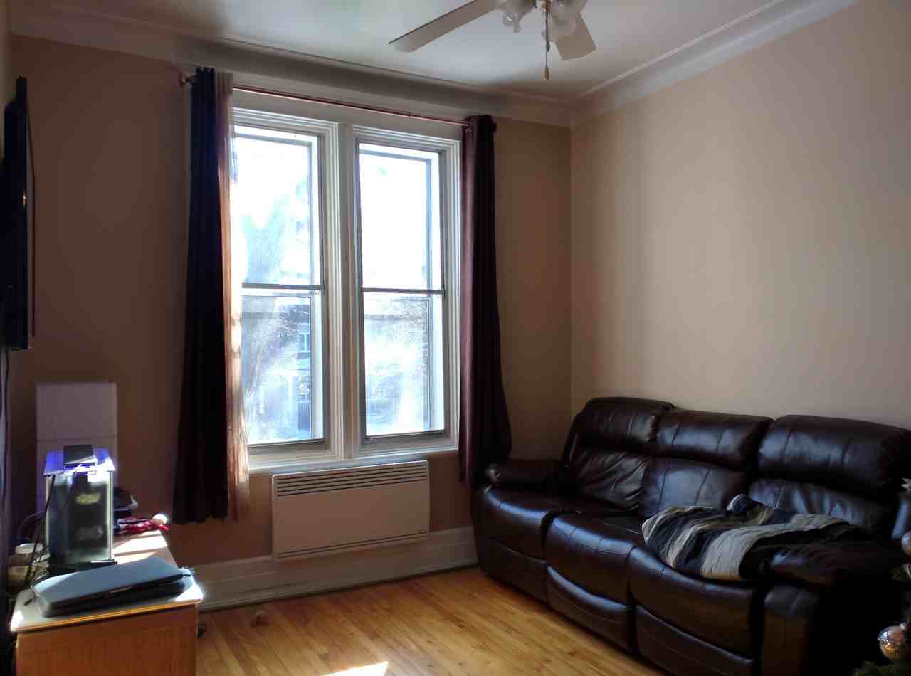 129 Boulevard Desmarchais - Photo 3 of 12