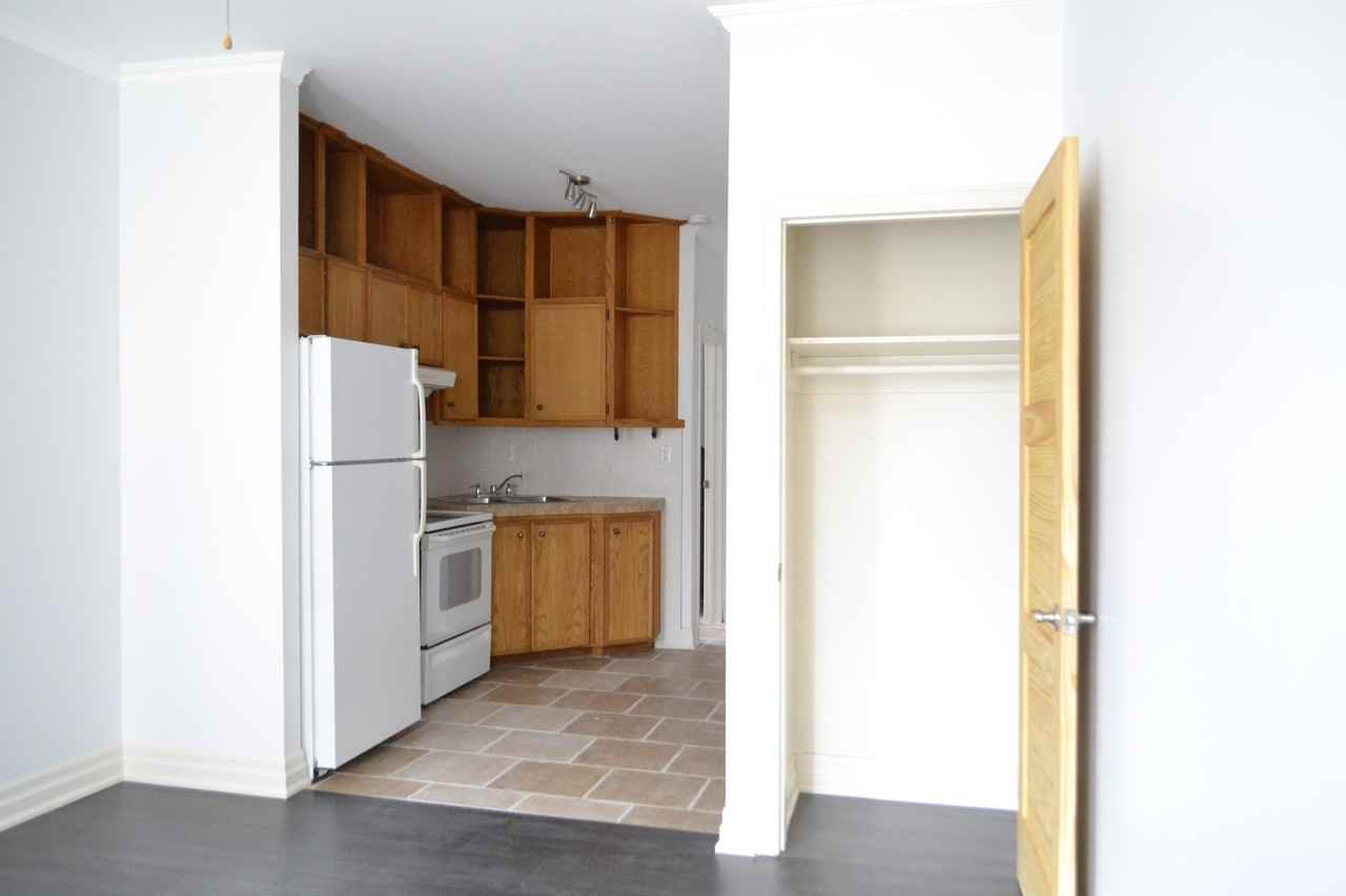 215 Parliament St - Photo 2 of 7