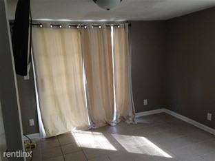 338 Scott Ave - Photo 3 of 12