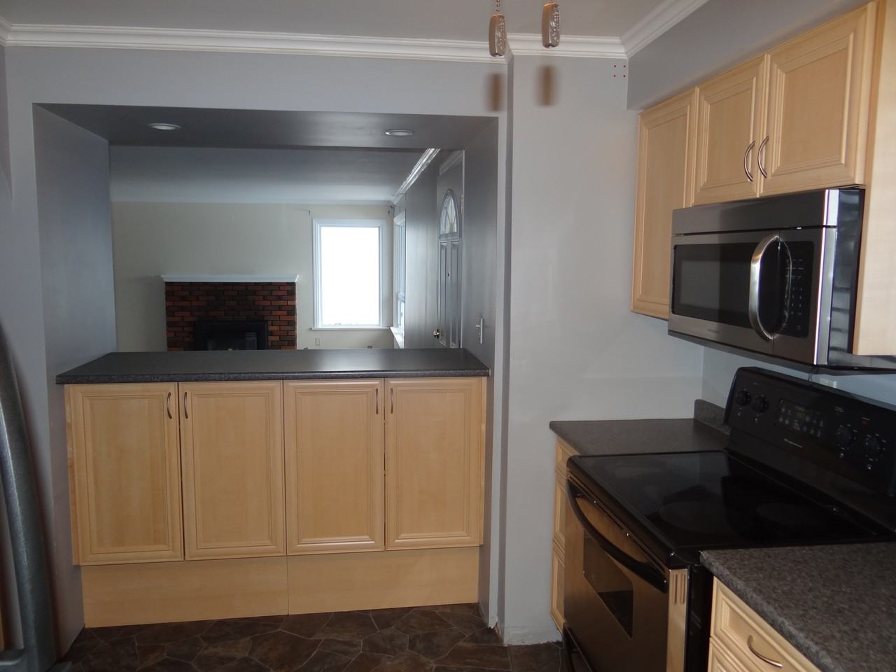 496 College St #A - Photo 2 of 5