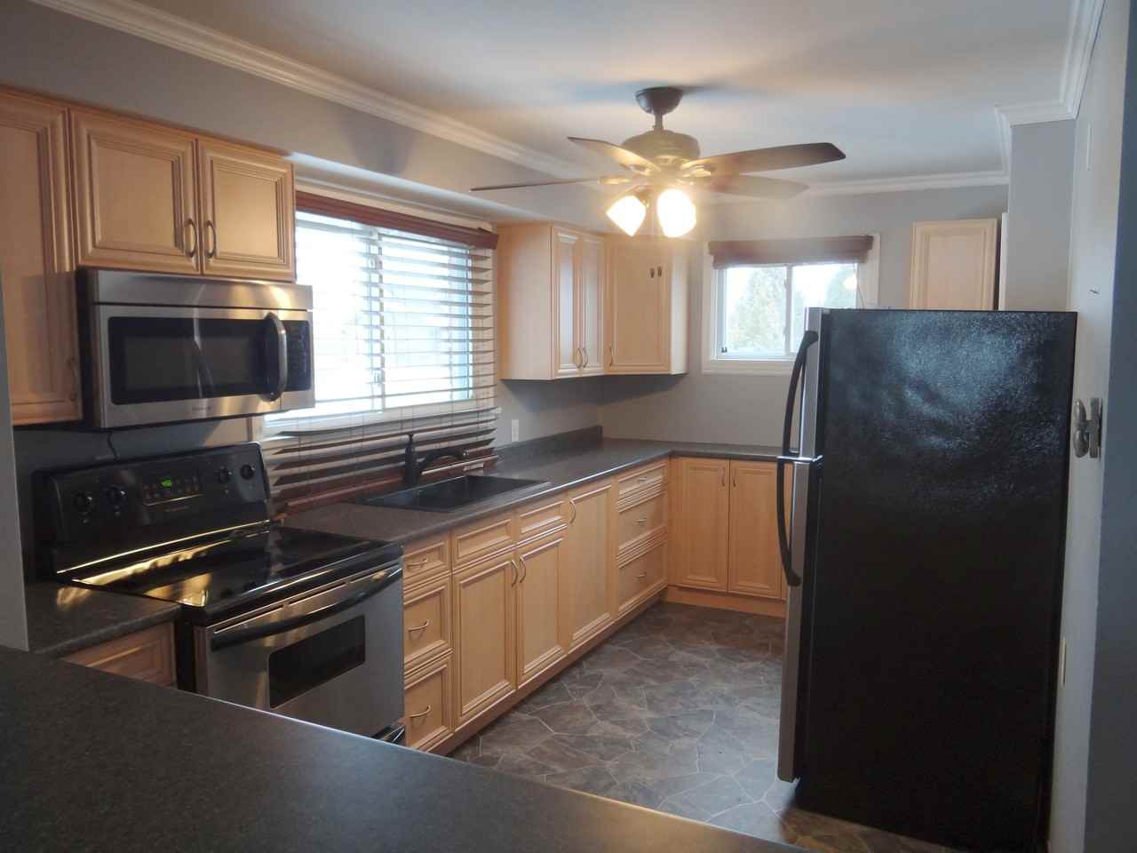 496 College St #A - Photo 3 of 5