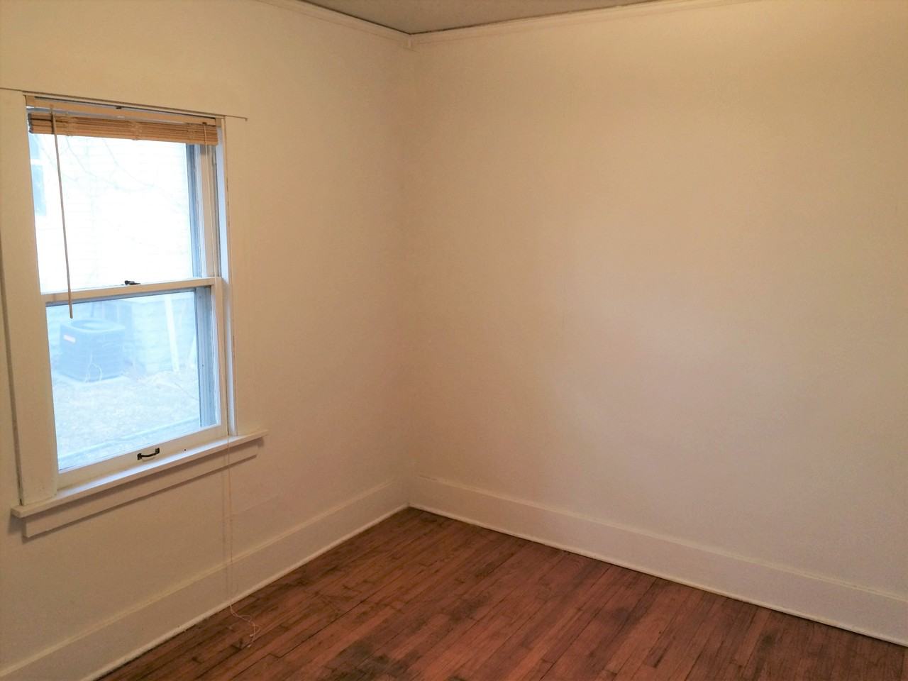 1808 N 32nd St #2 - Photo 3 of 7