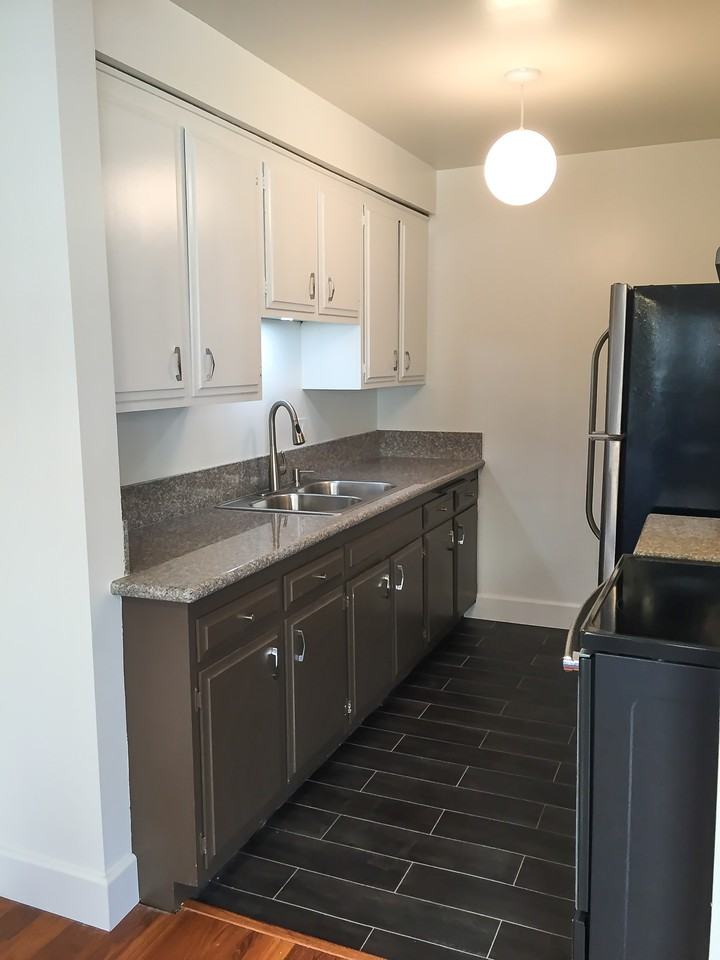 4423 Ambrose Ave #5 - Photo 3 of 8