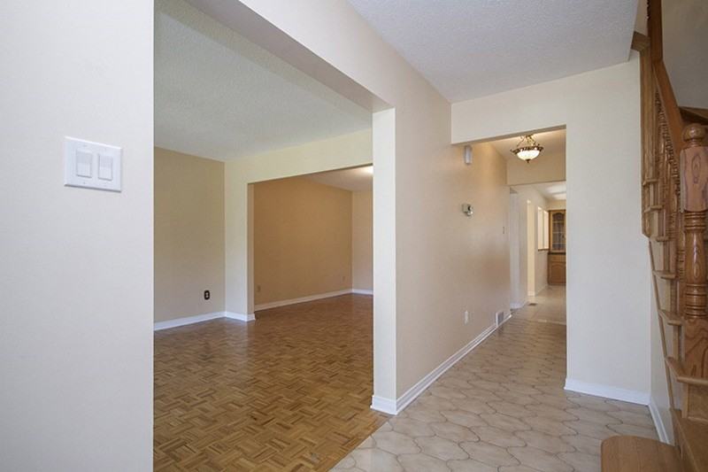 53 Paula Crescent - Photo 3 of 5