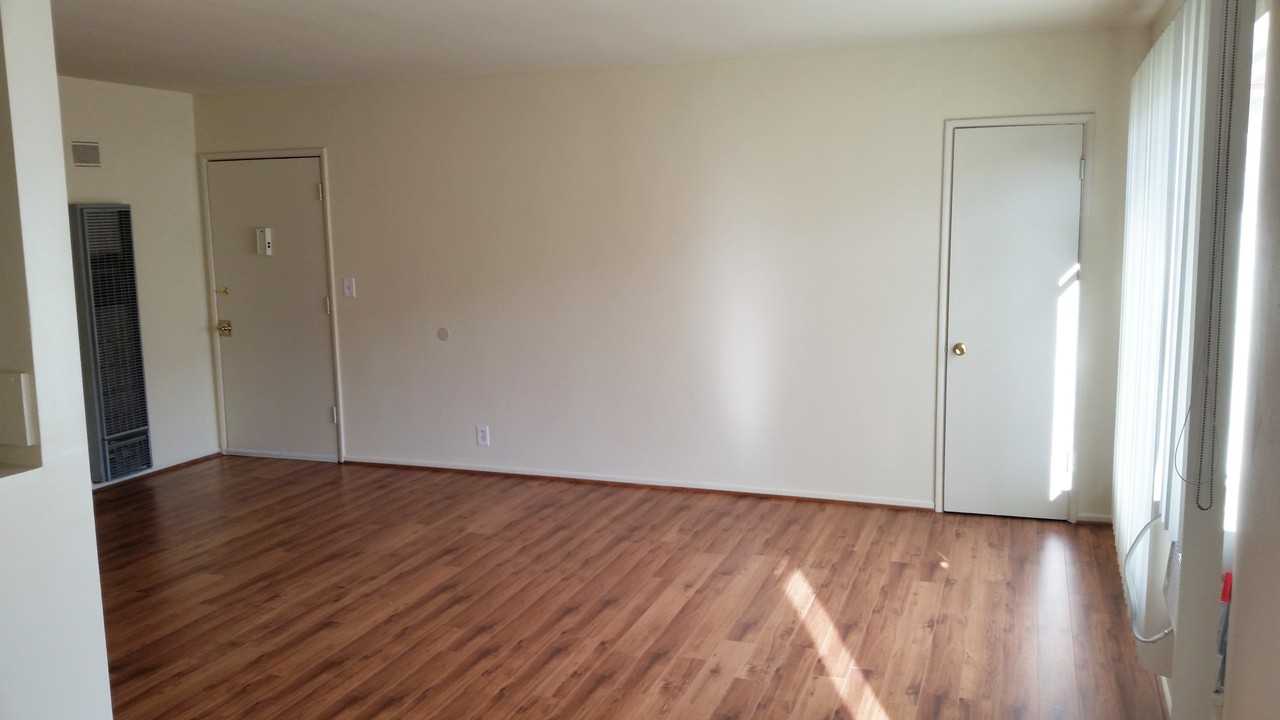 1720 N Harvard Ave - Photo 2 of 7