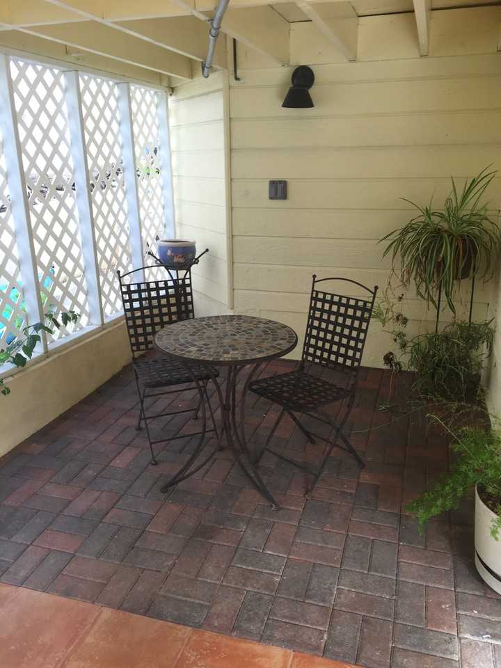 925 Rosecrans St - Photo 2 of 5