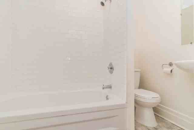 5400 Av Bannantyne - Photo 2 of 6