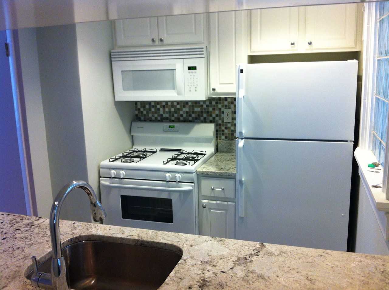 106 N Collington Ave - Photo 2 of 7