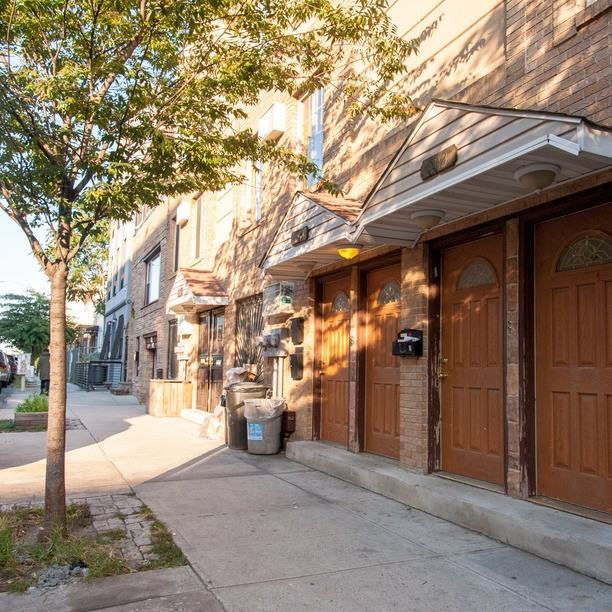 100 Jefferson St #1 - Photo 2 of 11