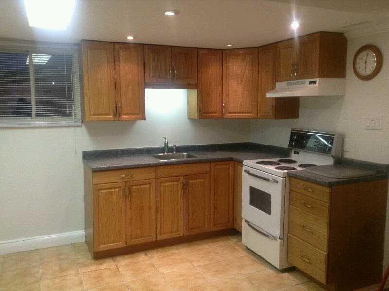 635 Macdonnell St - Photo 2 of 17