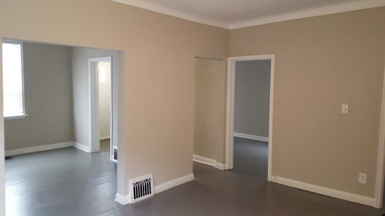 407 Hughson St N - Photo 2 of 10