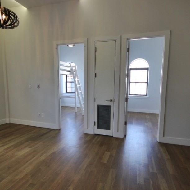 146 Wyckoff Ave #1 - Photo 3 of 7
