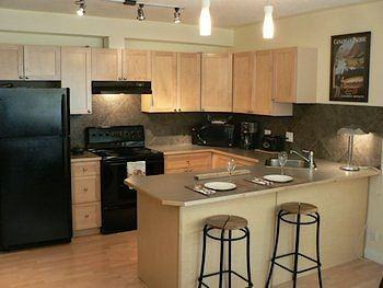 316 22 Ave SW - Photo 3 of 7