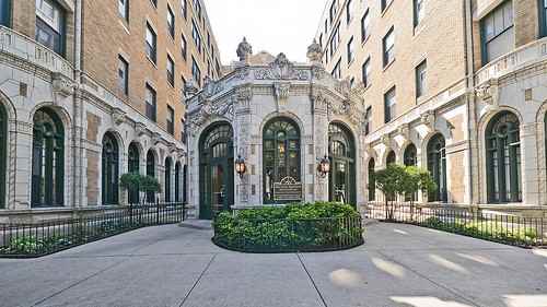 2828 N Pine Grove Ave #609