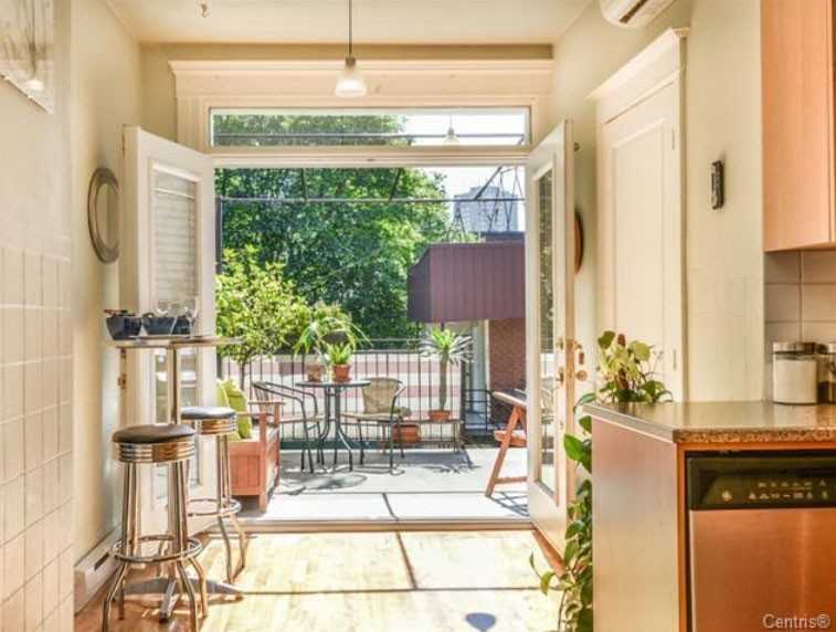 1460 Rue Logan - Photo 2 of 9