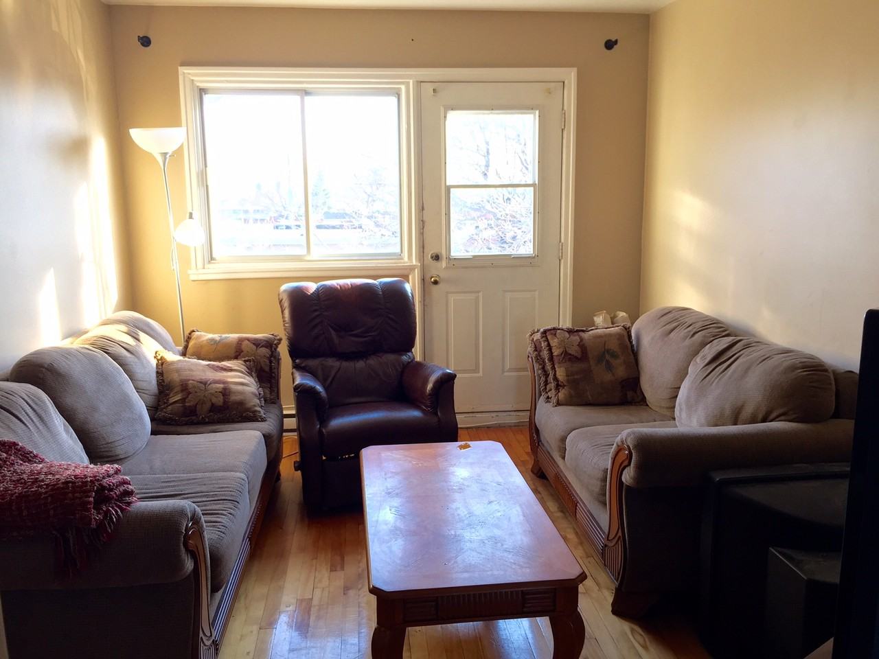 2805 Avenue de Carignan - Photo 2 of 5
