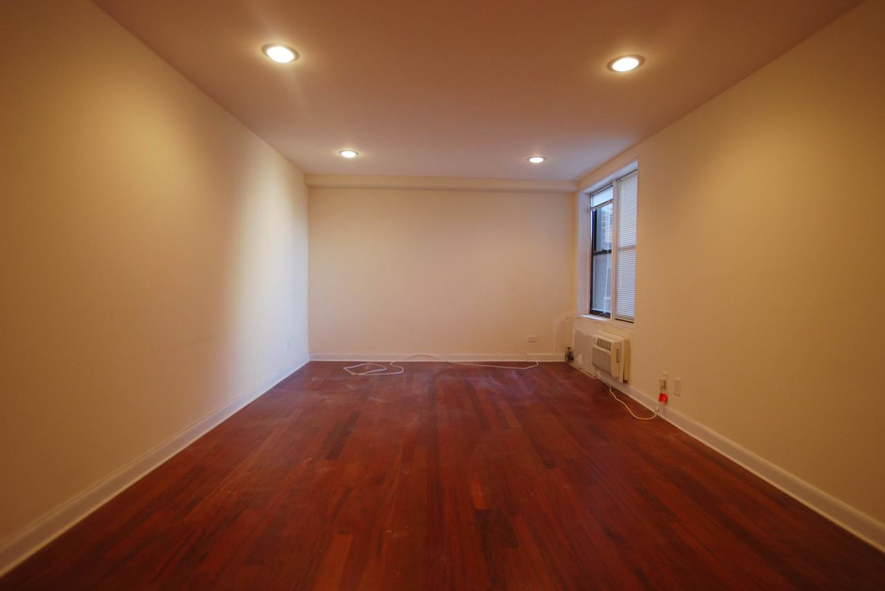 474 15th St - Photo 2 of 13