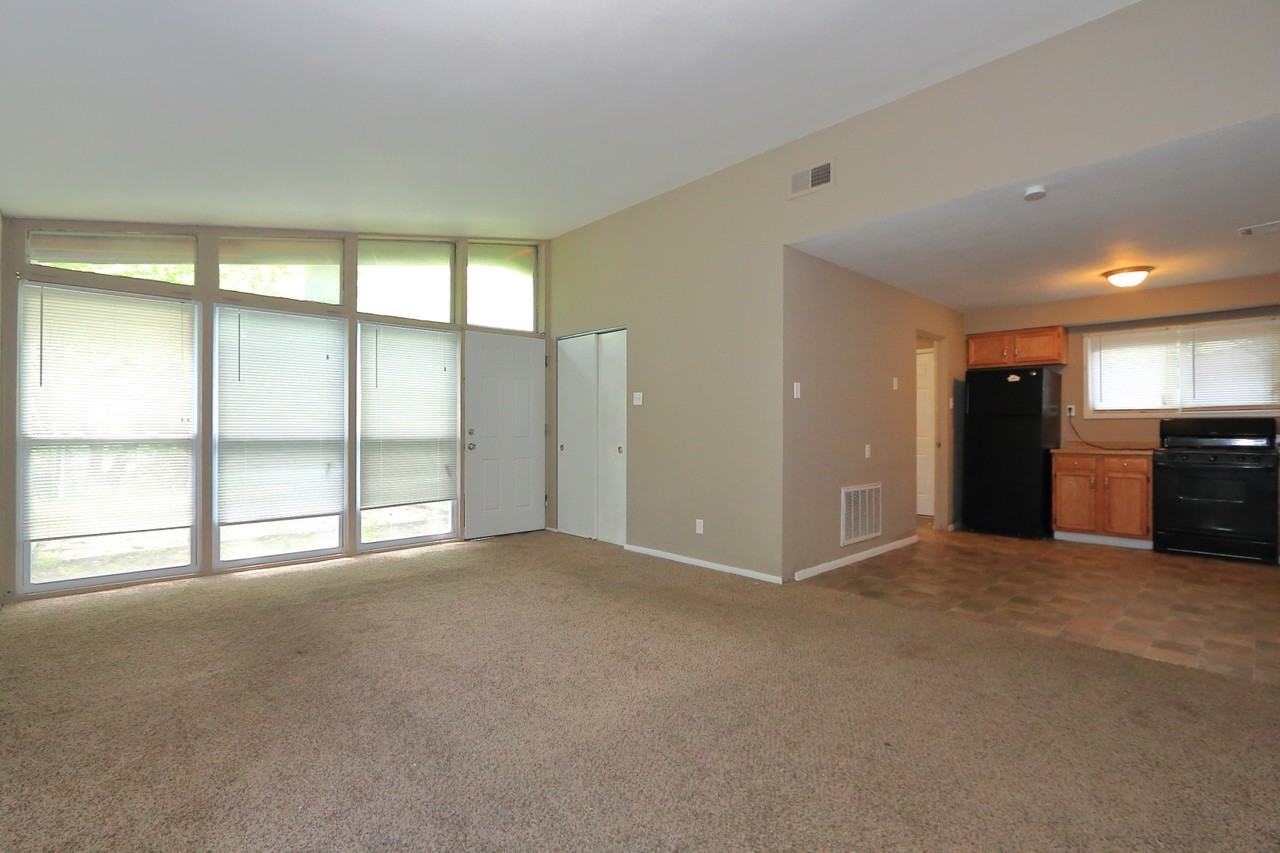 8302 Woodhurst Dr - Photo 3 of 16