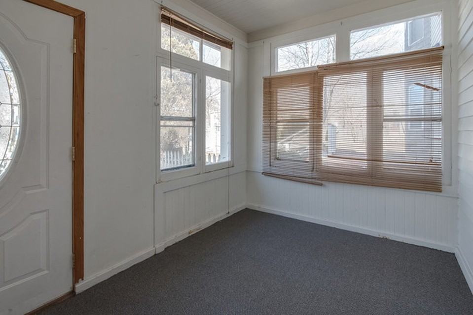 568 E Benton St - Photo 2 of 12