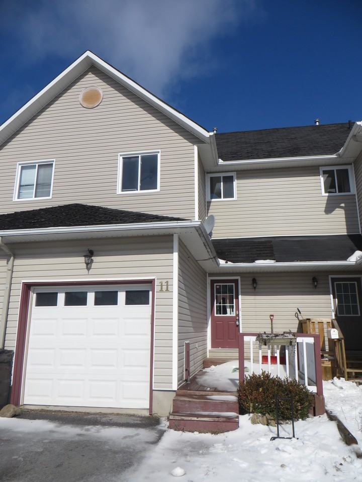 240 Mississippi Ct #11 - Photo 2 of 10