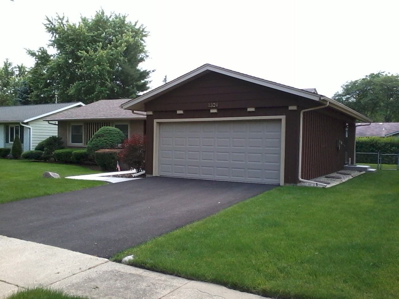 1324 Carlisle Ave - Photo 2 of 9