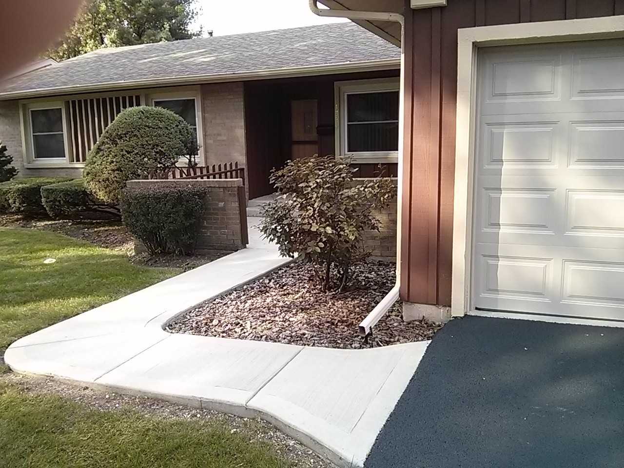 1324 Carlisle Ave - Photo 3 of 9