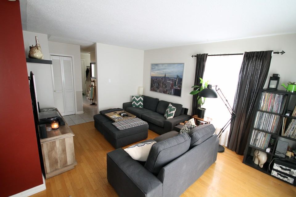 1270 Gainsborough Dr 61 - Photo 3 of 10