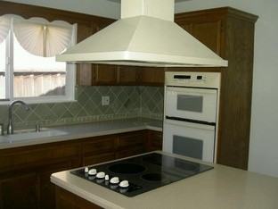 1719 Silvertree Dr - Photo 2 of 9