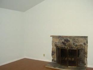 1719 Silvertree Dr - Photo 3 of 9