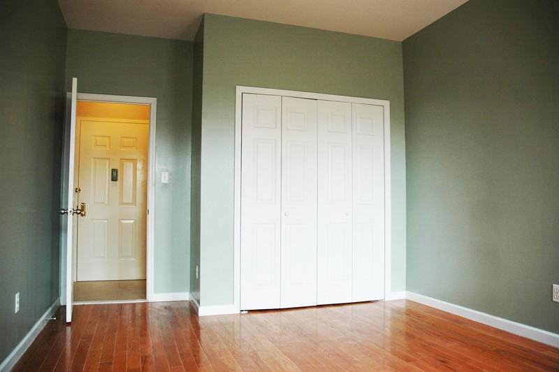 704 Grand St #1R - Photo 2 of 4