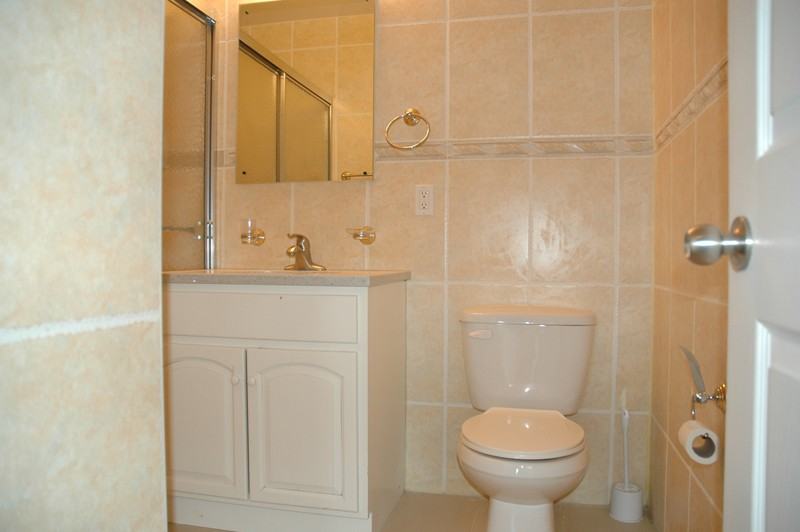 704 Grand St #1R - Photo 3 of 4