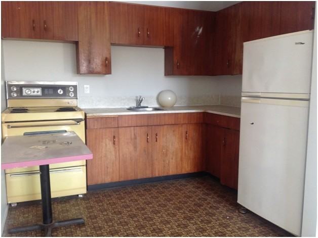 935 Rosser Ave - Photo 2 of 8