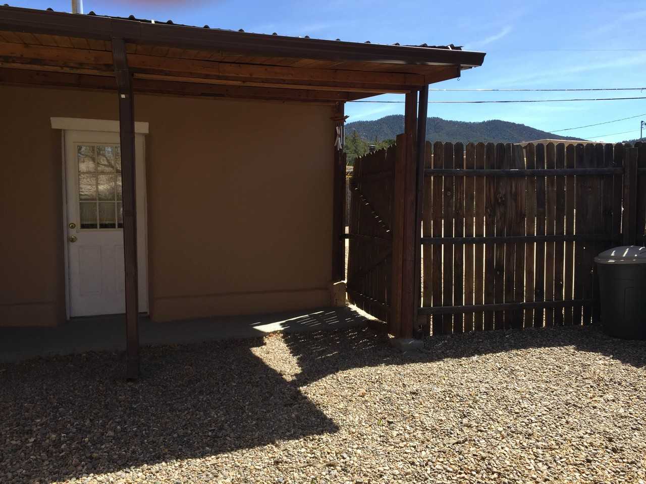 402 Apodaca Hill - Photo 2 of 25