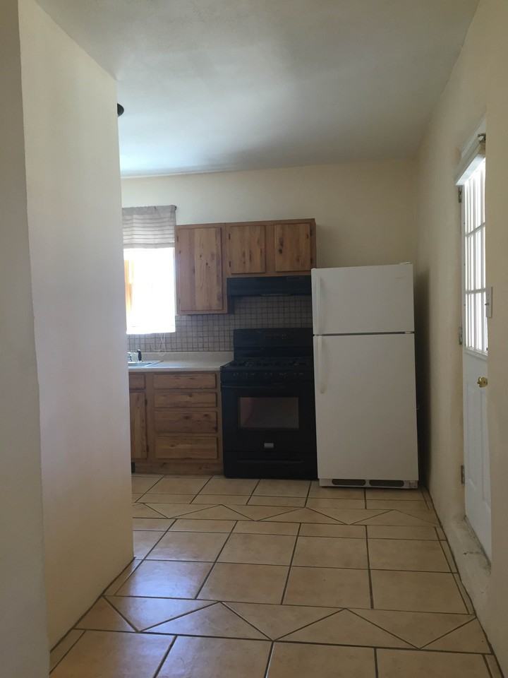 402 Apodaca Hill - Photo 3 of 25