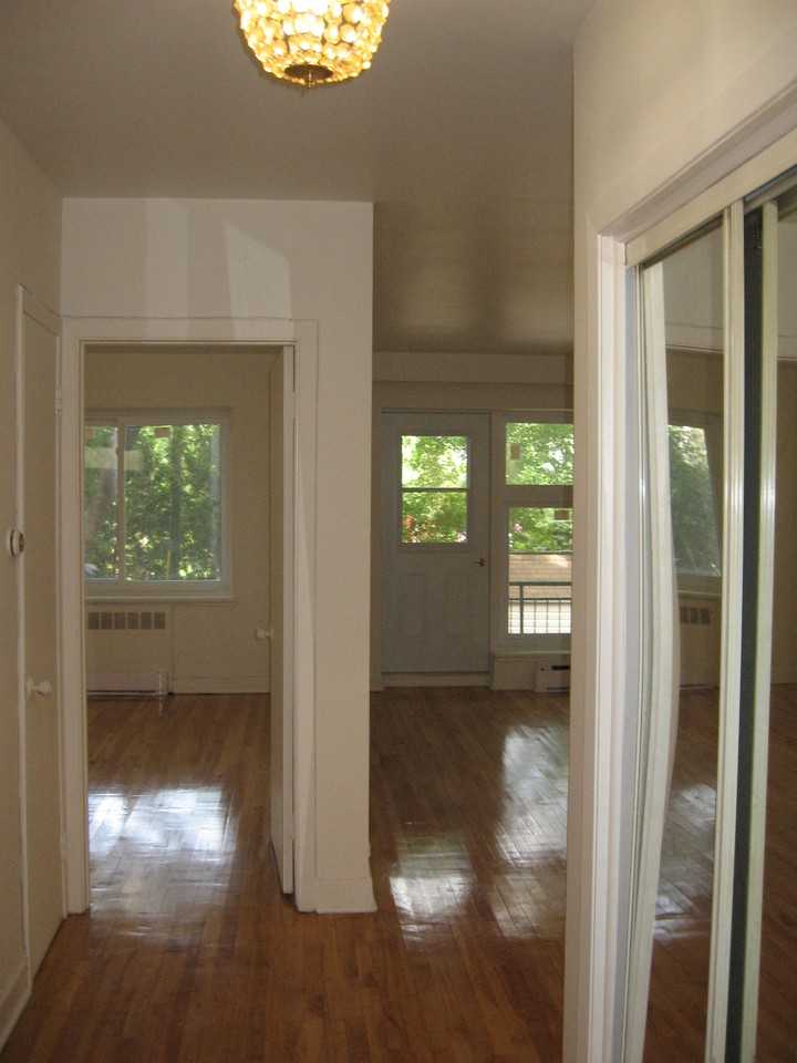 6060 Chemin de la Côte-Saint-Luc - Photo 2 of 6