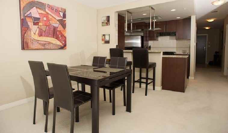 773 Bay St - Photo 2 of 4