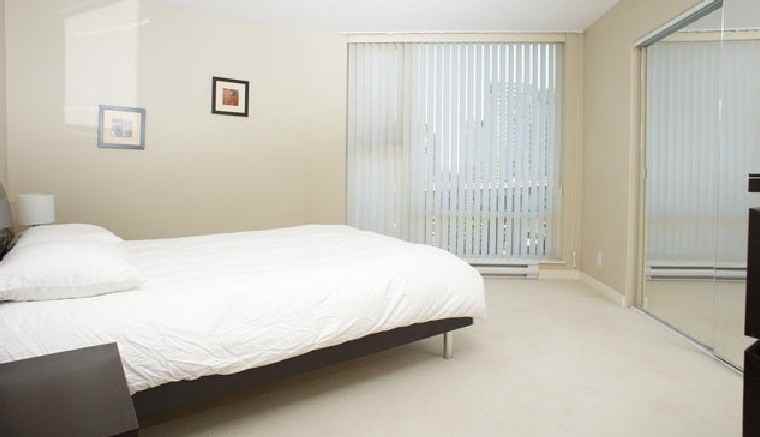 773 Bay St - Photo 3 of 4