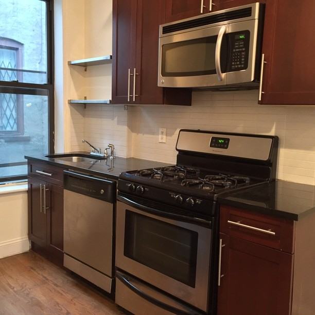 89 Kingston Ave #3R - Photo 2 of 7