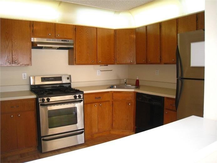 407 Lancaster Ct - Photo 2 of 8