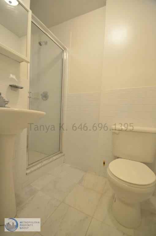 39 E 55th St 4A - Photo 3 of 4